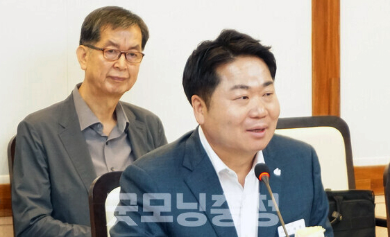 오세현 아산시장은 22일 “민선 자치단체장 뽑고 지방자치가 본격 시작된 지 30년이 되는 해”라며 “(그러나) 아직도 지방자치와 지방분권은 걸음마 수준”이라고 말했다. (굿모닝충청=김갑수 기자)