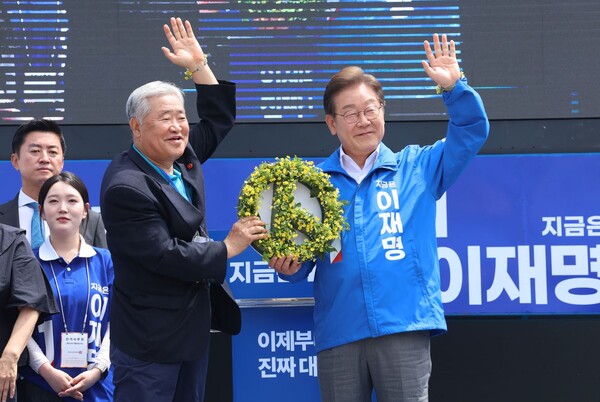 더불어민주당 이재명 대선 후보가 22일 오전 제주시 동문로터리에서 유세를 하고 있다. (사진=연합뉴스)