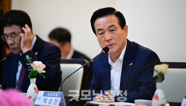 백성현 논산시장은 22일 "관광축제 시즌에 숙박업자들이 가격 개시한 것을 지우고 다시 조정을 해서 바가지 요금을 받는 경우가 많다"면서 "지자체에서 그 기간만이라도 단속하고 규제할 수 있도록 행정제제가 가능할 수 있게 해달라"고 촉구했다. (사진: 논산시 제공/굿모닝충청=노준희 기자)