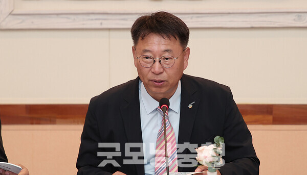 허창덕 부군수는 이 자리에서 “우리 군에는 산업단지가 단 하나 있다. 한국타이어 빼고 나머지는 모두 농공단지”라며 “그 원인은 철도가 없고 고속도로도 1개뿐이기 때문”이라고 말했다. (당진시 제공/ 굿모닝충청=김갑수 기자)