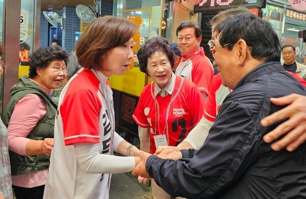 국민의힘 나경원 중앙선대ㅟ원장이 25일 대전을 찾아 김문수 후보에 대한 지지를 호소했다.(사진:국민의힘 대전시당 제공/굿모닝충청 이동우 기자)