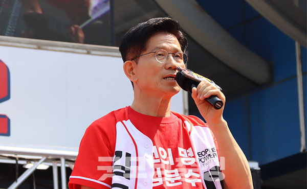 국민의힘 김문수 대선 후보가 25일 충남 천안 유세를 하고 있다. (사진=장동혁 국회의원실 제공/굿모닝충청=이종현 기자)