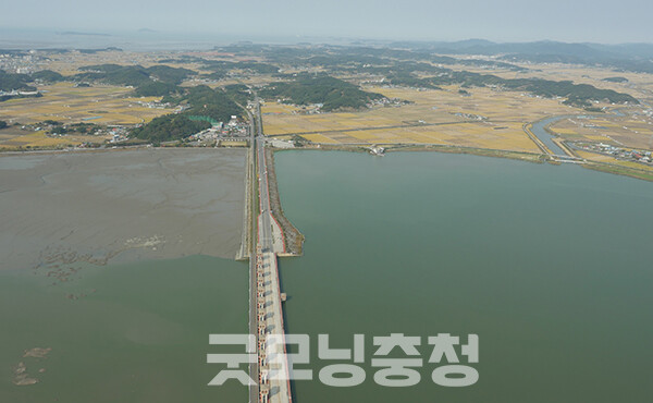 충남 서천군이 금강하굿둑으로 막힌 강물의 흐름을 다시 열기 위한 전략 마련에 나선다. (사진=서천군 제공/굿모닝충청=이종현 기자)