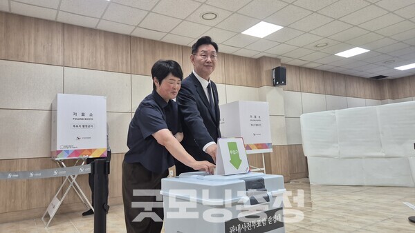 김제선 대전 중구청장이 제21대 대통령선거 사전투표 첫날을 맞아 유권자들의 적극적인 참여를 호소했다. (사진=굿모닝충청 신성재 기자)