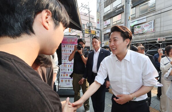 29일 서울 성북구 안암역 인근에서 유세중인 개혁신당 이준석 대선 후보(사진=연합뉴스)