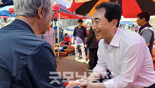 더불어민주당 박수현 국회의원(충남공주·부여·청양)은 9일 "강훈식 의원이 대통령 비서실장으로 임명되는 것부터 놀랐다"고 말했다. (자료사진: 페이스북/ 굿모닝충청=김갑수 기자)