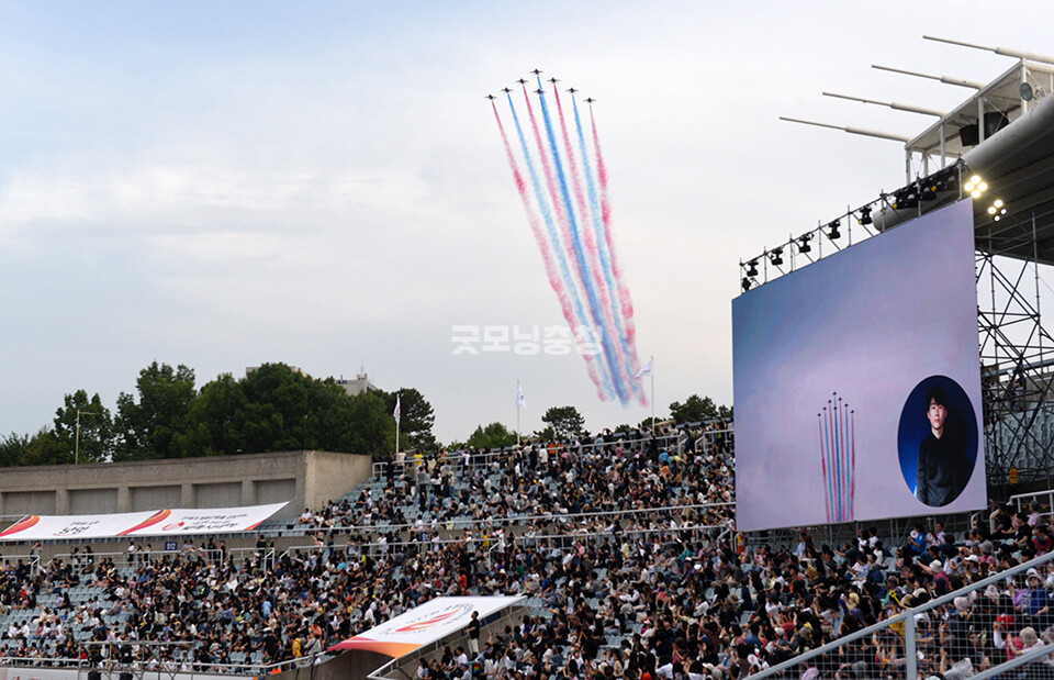 블랙이글스 공연이 펼쳐지고 있다(사진=채원상 기자)