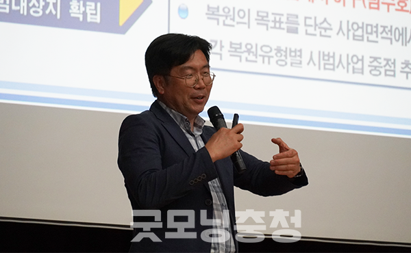 충남 서천군의 최대 숙원 중 하나인 금강하구 생태복원(해수유통)을 위해 거버넌스 확대와 함께 국정과제화 추진, 특별법 제정이 필요하다는 전문가 의견이 제기됐다. (사진=굿모닝충청 이종현 기자)