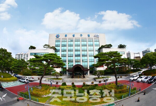 대전 유성구는 지난 4월 대전 5개 구 최초로 안전신문고 포함 점심시간 불법 주정차 단속을 유예한 데 이어, 내달 1일부터 별도 예고 시까지 저녁 시간대 불법 주정차 단속을 유예한다. (사진=유성구 제공/굿모닝충청 신성재 기자)