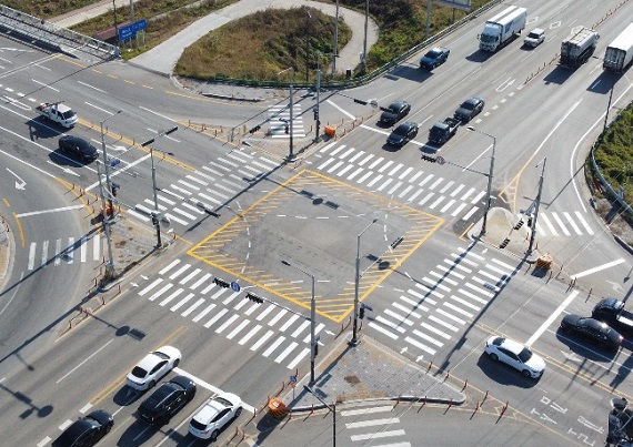 충북 청주시 흥덕구 옥산교차로에 설치된 옐로우존. 사진=충북경찰청/굿모닝충청 김종혁 기자