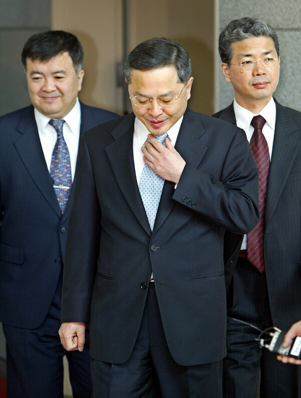 대선자금 수사 당시 안대희(가운데) 중수부장과 문효남(오른쪽) 수사기획관, 이인규 원주지청장. 2004.3.9.