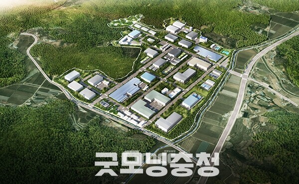 김 군수는 이날 오전 군청 대회의실에서 가진 민선8기 출범 3주년 기자회견에서 이같이 밝힌 뒤 “올해 하반기에는 토지 보상에 착수, 내년에는 착공에 들어갈 것으로 예상하고 있다. 당초 계획보다 다소 지연되었던 만큼 속도감 있게 산단 조성을 추진하겠다”고 약속했다. (자료사진=청양군 제공/굿모닝충청=이종현 기자)