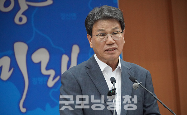 김돈곤 청양군수는 23일 “많은 분들이 3선 도전 여부에 대해 궁금해하신다”면서 “그러나 당내 사정도 있고 아직 정리할 부분도 있다. 확실하게 도전 여부에 대해 결정하진 못했다”고 말했다. (사진=굿모닝충청 이종현 기자)