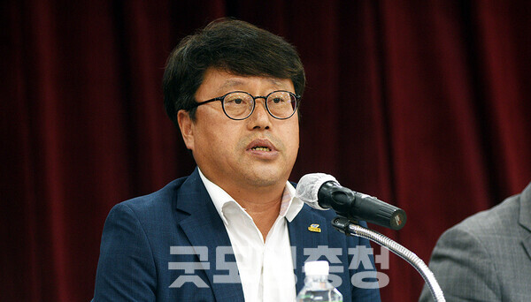 좌장을 맡은 신문웅 태안신문 편집국장은 토론회를 마무리하면서 "국민주권정부를 표방하는 이재명 대통령이 태안군 핵심공약으로 발표한 가로림만 해상교량 건설 사업의 예비타당성 통과는 물론 반드시 올해 안에 사업 추진의 로드맵이 제시되기를 기대한다”고 염원했다.