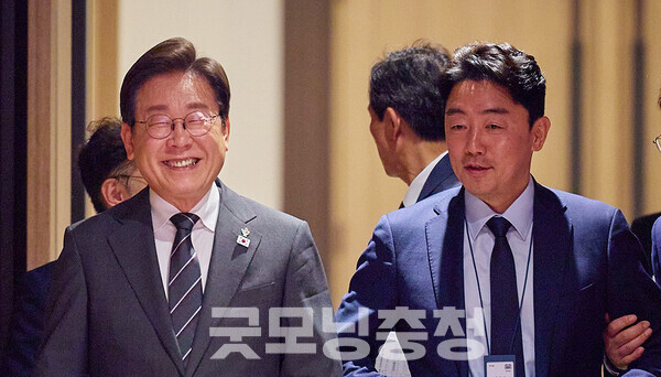 이재명 정부의 성공을 명분으로 내세우며 3선 국회의원직까지 던진 강훈식 대통령 비서실장이 사실상 극한직업인로서의 나날을 보내고 있는 것으로 전해졌다. (자료사진: 대통령실 홈페이지/ 굿모닝충청=김갑수 기자)