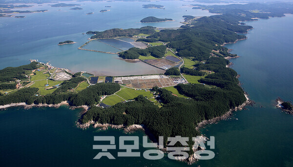 충남도와 서산시는 지난 1월 유네스코에 가로림만 관련 한국의 갯벌 세계자연유산 2단계 확대 등재 신청서를 제출했으며, 3월 초에는 세계유산센터 완성도 검사를 통과한 바 있다. (자료사진: 태안군 제공)