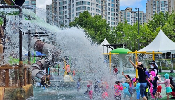 청주의 한 공원 물놀이장 이미지. 사진=청주시/굿모닝충청 김종혁 기자