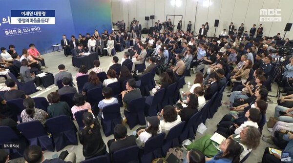 이재명 대통령은 4일 대전컨벤션센터에서 충청인과 함께 하는 '타운홀 미팅'을 가졌다.(사진:MBC 회면 캡처)