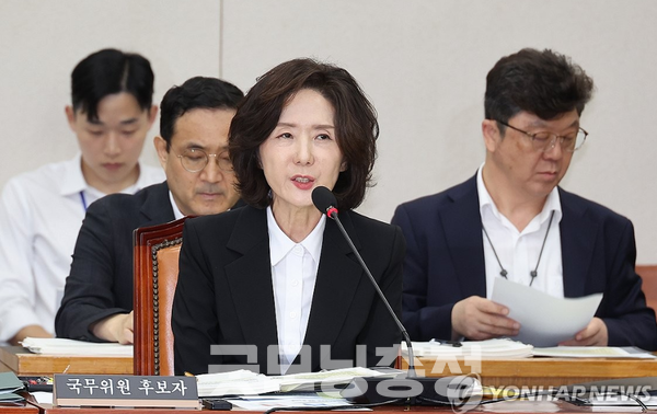 이진숙 사회부총리 겸 교육부 장관 후보자가 16일 서울 여의도 국회 교육위원회에서 열린 인사청문회에서 의원 질의에 답변하고 있다. (사진=연합뉴스 제공)