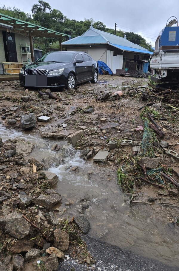 공주시 등에서 산사태 발생으로 5명이 다쳐 병원으로 이송됐다. (사진=독자 제공/굿모닝충청=이종현 기자)