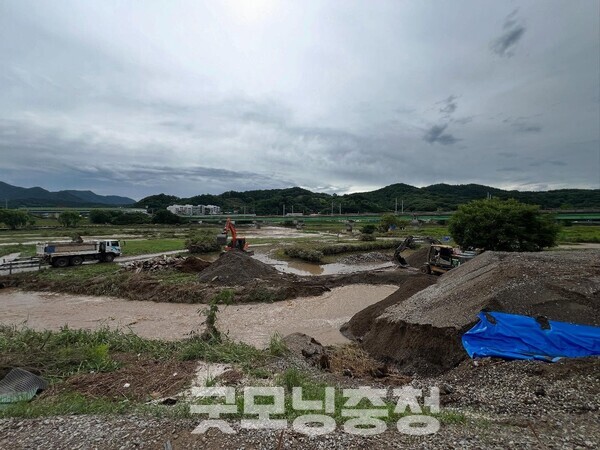 산사태 포함 공공시설 122건, 비닐하우스와 주택 등 사유시설 206건 이렇게 총 2728건이 피해를 입은 것으로 집계됐다. 피해액만 2172억 원으로 잠정 집계된 상태다. (사진=강선구 예산군의원 페이스북 갈무리/굿모닝충청=이종현 기자)