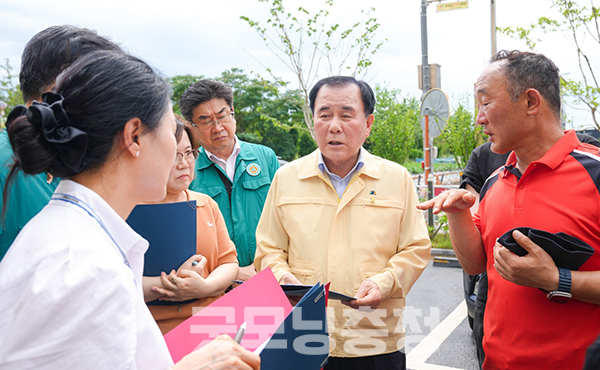 김 교육감은 이 대목에서 당진 용연초를 언급한 뒤 “복구에 수개월이 걸릴 수 있다. 인근 혜성초 등으로 원아를 재배치하는 방안을 교육지원청과 긴밀히 협의하라”고 지시했다. (사진=김지철 충남교육감 페이스북 갈무리/굿모닝충청=이종현 기자)