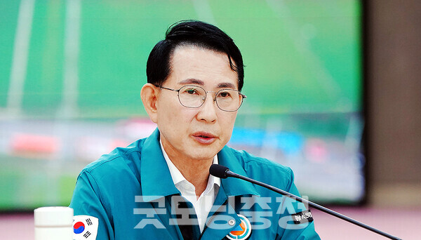 이완섭 서산시장은 21일 “온 시민이 수해 복구에 힘을 쏟는 이 시점에, 수년째 반복된 ‘도서관 논쟁’을 다시 꺼내 들며 초록광장 문제를 빌미 삼아 시정을 흔들려는 시도는 시민 공감은커녕 분노를 자아내고 있다”고 밝혔다. (서산시 제공/ 굿모닝충청=김갑수 기자)