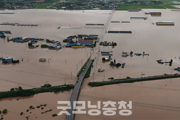 극한호우로 피해를 입은 충남 서산시와 예산군이 특별재난지역으로 선포됐다. (예산군 삽교읍 용동리 침수 현장. 사진=예산군 제공/굿모닝충청=이종현 기자)