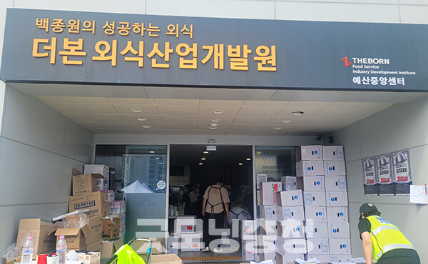 지역 출신 요리연구가 백종원 대표가 이끄는 더본코리아도 이재민을 위해 도시락 지원에 나서고 있다. (사진=예산군 제공/굿모닝충청=이종현 기자)