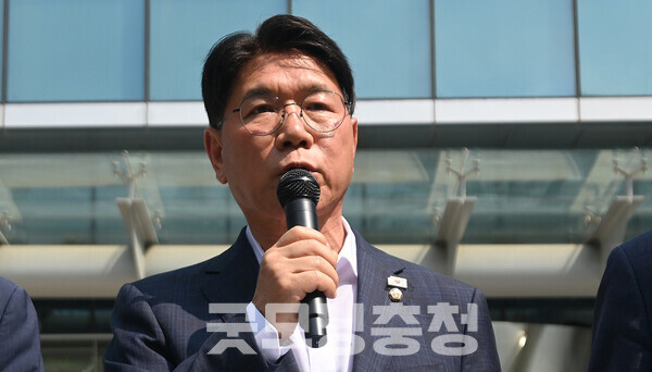 더불어민주당 이재관 국회의원(충남천안을)은 24일 “공기업의 지분 환수와 독립재단 설립을 통해 YTN을 국민의 방송으로 되돌려놓아야 한다”고 밝혔다. (페이스북/ 굿모닝충청=김갑수 기자)