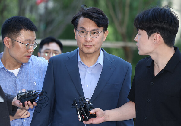 지난 27일 민중기 김건희 특검팀의 소환조사에 출석하고 있는 국민의힘 윤상현 의원의 모습.(사진=연합뉴스)