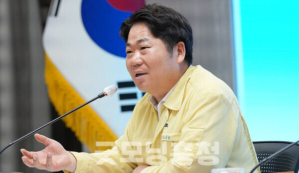 오세현 아산시장은 28일 “시민의 생명과 재산을 지키는 일에 우리는 더 완벽해야 한다”며 “일부 문제점으로 지적된 점을 철저히 파악해 즉시 개선책을 마련해 주시기 바란다”고 밝혔다. (자료사진: 페이스북/ 굿모닝충청=김갑수 기자)