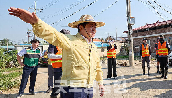 지난 16일부터 내린 극한호우로 사실상 충남 전역이 큰 피해를 입은 가운데, 오세현 아산시장이 주민들의 일상 회복을 위한 도움의 손길을 호소하고 나섰다. (자료사진: 페이스북/ 굿모닝충청=김갑수 기자)