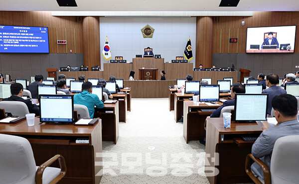 도의회는 29일 제360회 임시회 2차 본회의를 열어 안건을 재석 37명 중 찬성 25명, 반대 12명으로 통과시켰다. (사진=충남도의회 제공/굿모닝충청=이종현 기자)