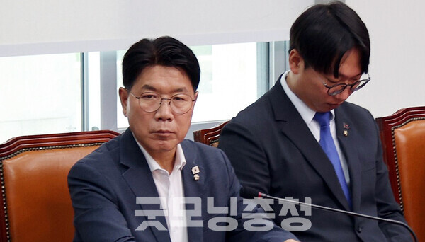 더불어민주당 이재관 국회의원(충남천안을)은 30일 “내란수괴 윤석열의 뒤에 숨어 온갖 전횡을 저지른 김건희 관련 의혹에 대해 성역 없이 진상을 밝혀, 그 책임을 국민 앞에 분명히 묻겠다”고 밝혔다. (페이스북/ 굿모닝충청=김갑수 기자)