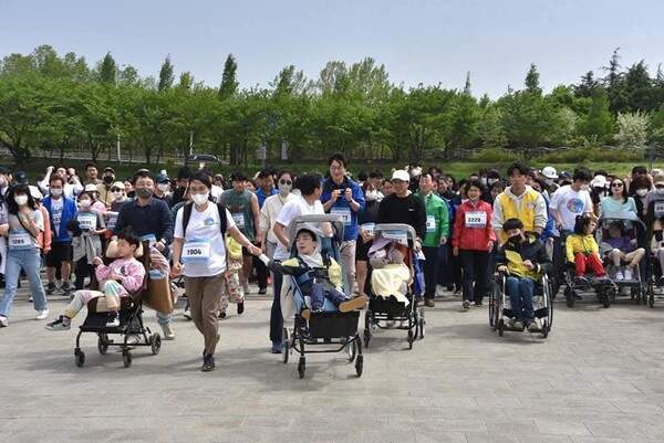 기적의 마라톤의 한장면.
