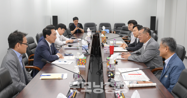 시는 소관 주요 공약을 대통령 지역공약으로 확정하고 국정과제에 반영해 줄 것을 건의했다. 국비 확보가 필요한 신규·계속 사업 예산 반영과 사업 절차 전반에 전폭적인 지원도 요청했다. (사진: 공주시 제공)