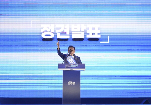 더불어민주당 신임 당대표에 정청래 의원(서울 마포을), 최고위원에 황명선 의원(충남 논산·계룡·금산)이 선출되며, 이번 전당대회는 ‘충청의 선택’이 당의 중심을 이끌게 된 선거로 기록됐다. (사진=조승래 국회의원 페이스북)