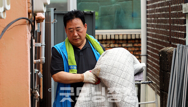 더불어민주당 어기구 국회의원(충남당진)은 8일 “집중호우로 피해를 입은 시민들을 생각하면 마음이 무겁고 아프다”며 “하루빨리 일상을 되찾을 수 있도록 신속한 복구를 위해 최선을 다하겠다”고 밝혔다. (의원실 제공/ 굿모닝충청=김갑수 기자)