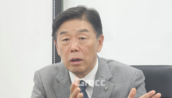 제80주년 광복절을 불과 일주일 앞두고 김형석 독립기념관장(사진)의 거취를 둘러싼 사퇴 여론이 다시금 고조되고 있다. (사진=본사DB/굿모닝충청 신성재 기자)