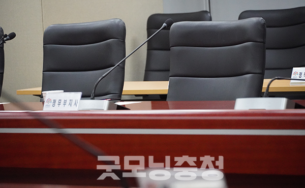 전희경 충남연구원장이 국민의힘 경기 의정부시갑 당협위원장을 겸직하고 있어 논란이 일고 있는 가운데, 11일 오전 도청 중회의실에서 진행되는 실국원장회의에 모습을 드러내지 않아 그 배경에 관심이 쏠린다. (사진=굿모닝충청=이종현 기자)