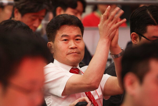 한국사 강사 출신 극우 유튜버 전한길 씨가 8일 대구 북구 엑스코에서 열린 국민의힘 제6차 전당대회 대구·경북 합동연설회에 참석하고 있다.(사진=연합뉴스)