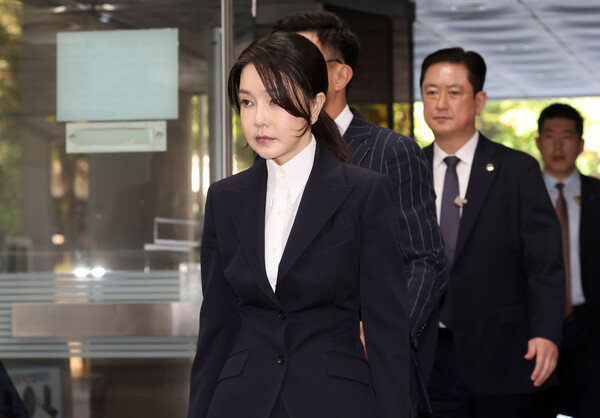 12일 오전 서울중앙지법에서 열린 영장실질심사에 출석하고 있는 윤석열 전 대통령의 배우자 김건희 씨.(사진=연합뉴스)