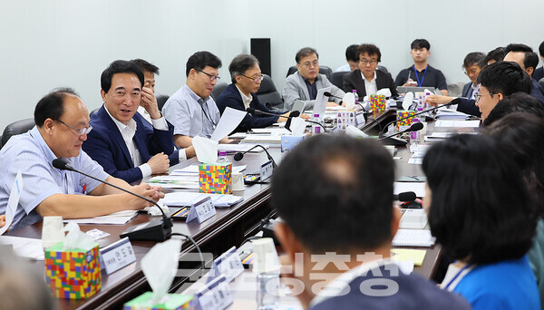 이재명 정부의 국정운영 계획(안)에 충남 혁신도시(내포신도시) 공공기관 이전과 석탄화력발전소 조기폐쇄 지역 지원 특별법 제정 지원이 포함됐다. (국정기획위원회 홈페이지 자료사진: 국가균형성장특별위원회 간담회/ 굿모닝충청=이종현 기자)