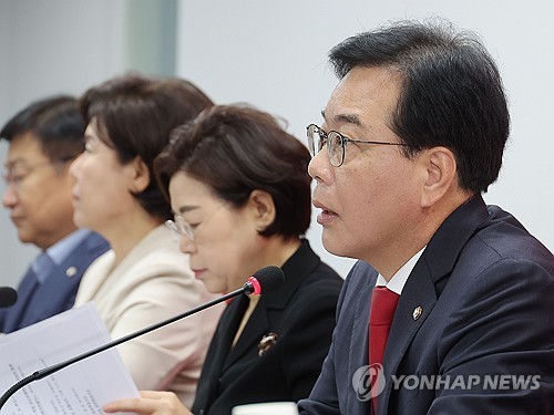 국민의힘 송언석 비상대책위원장 겸 원내대표가 18일 서울 여의도 국민의힘 중앙당사에서 열린 비상대책위원회 회의에서 발언하고 있다.(사진=연합뉴스)