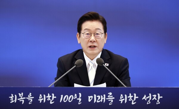 이재명 대통령이 11일 청와대 영빈관에서 열린 취임 100일 기자회견 '회복을 위한 100일, 미래를 위한 성장'에서 발언하고 있다.(사진=연합뉴스)