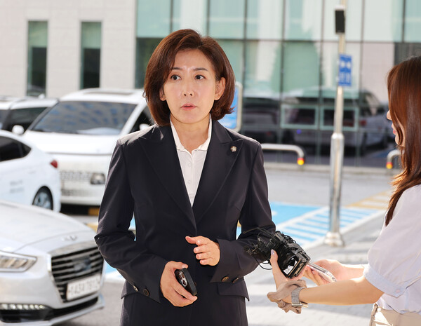 국민의힘 나경원 의원이 15일 서울 양천구 서울남부지방법원에서 열린 '국회 패스트트랙(신속처리안건) 충돌 사건' 1심 결심 공판에 출석하고 있다.(사진=연합뉴스)