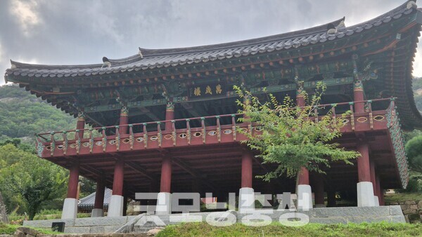 천태산은 자연의 빼어남과 더불어 깊은 역사를 품고 있다. 산 중턱에 자리한 영국사(寧國寺)는 고려 대각국사 의천이 창건한 절로, 공민왕이 홍건적의 난을 피해 이곳에 머물며 국태민안을 기원했던 곳이다. (사진=굿모닝충청 신성재 기자)