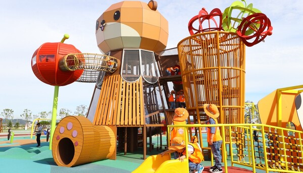 충주 '모시래 어린이 놀이터' 개장...1만8000㎡ 규모