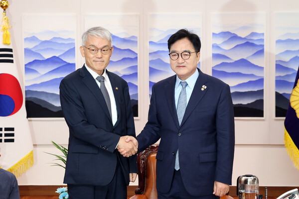 24일 오전 천대엽 법원행정처장을 접견한 우원식 국회의장의 모습.(사진=국회사무처 제공)